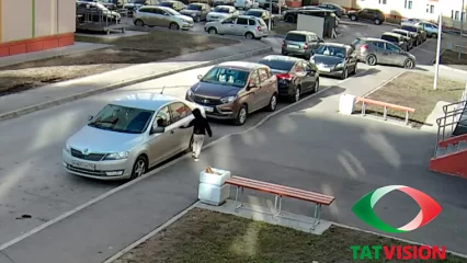 В Нижнекамске на камеры попали дети, повредившие чужое имущество - НТР 24