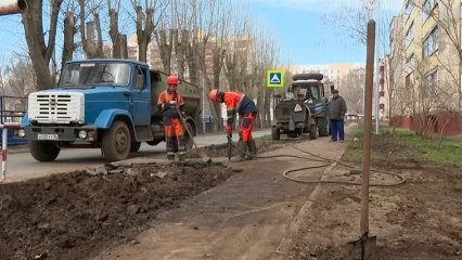 В Нижнекамске работники водоканала благоустраивают участки, где зимой проводился ремонт - НТР 24