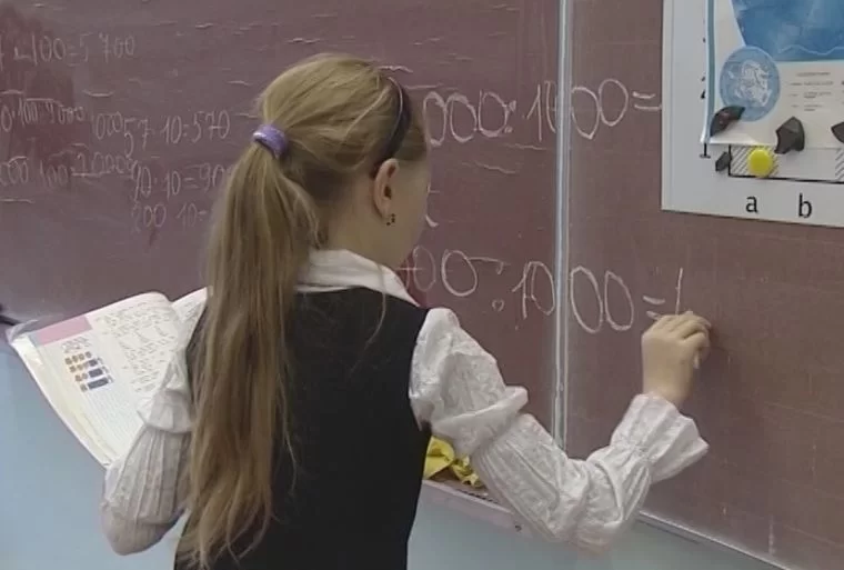 В Госдуме предложил ввести налоговый вычет на покупку школьной формы