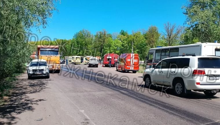 В промзоне Нижнекамска столкнулись два груженых самосвала