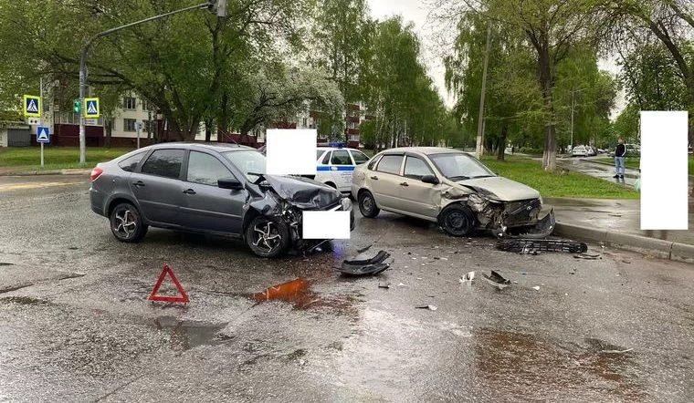 В Нижнекамске не поделили дорогу две «Лады» — пострадал один из водителей