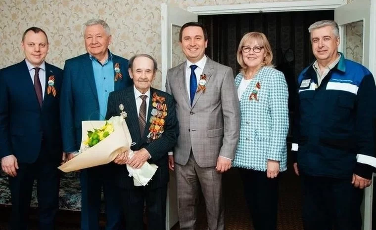 Делегация  «Нижнекамскнефтехима» во главе с гендиректором поздравила ветеранов Великой Отечественной войны