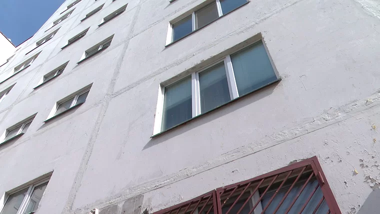 В Нижнекамске после жалоб жильцов на качество ремонта межпанельных швов поменяют бригаду рабочих