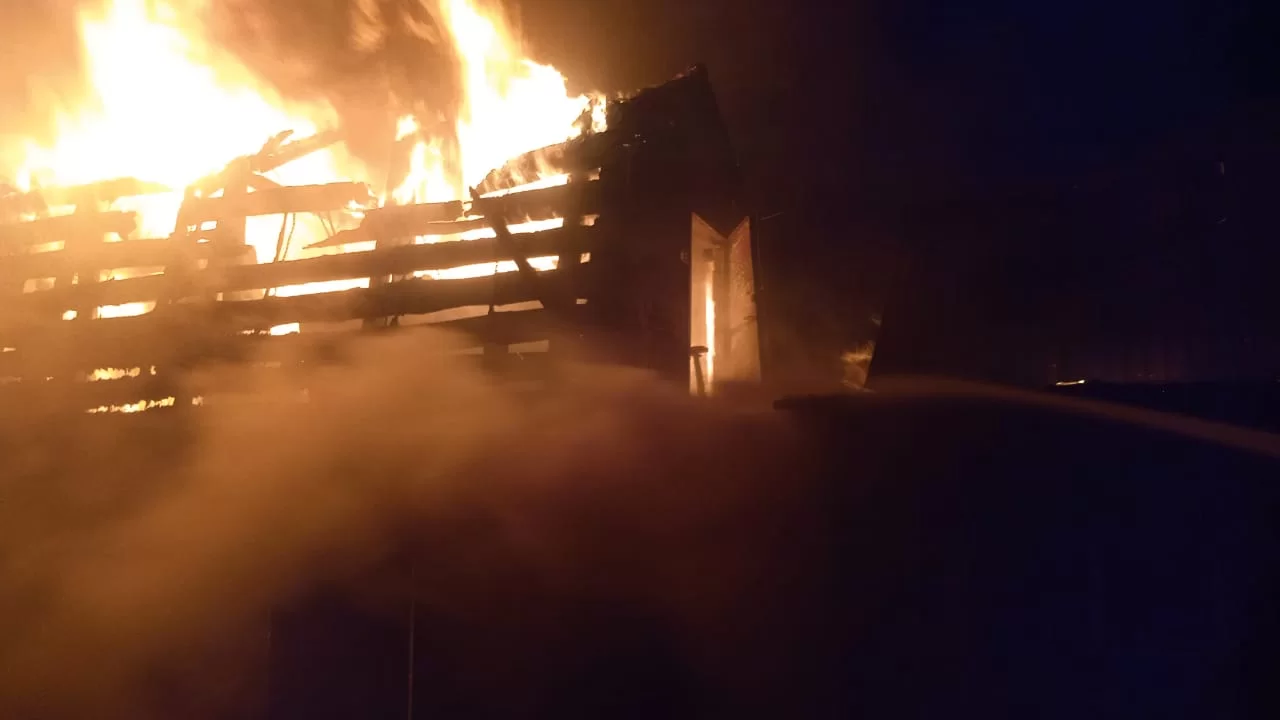 В селе Нижнекамского района сгорела баня и гараж