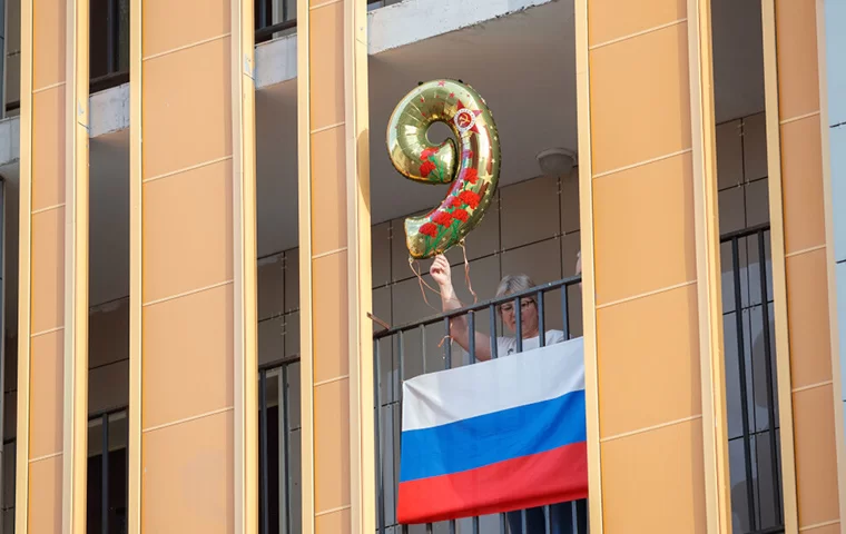 Жители Нижнекамска принимают участие во всероссийской акции «Окна Победы»