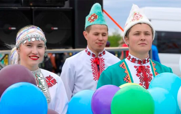 Мастер-классы, выставки и двухметровые пчелы: в Татарстане отметят праздник марийской культуры «Семык»