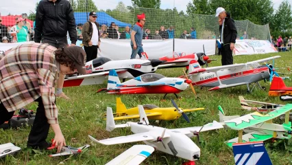Нижнекамцы стали участниками самого массового фестиваля авиамодельного спорта в Елабуге