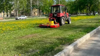В Нижнекамске начался покос травы на газонах - НТР 24