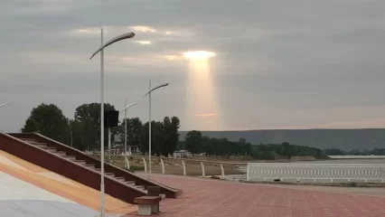 Нижнекамцы поделились кадрами эффектного природного явления в небе - НТР 24