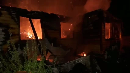 В селе Сухарево Нижнекамского района сгорели дом, баня, гараж и сарай - НТР 24