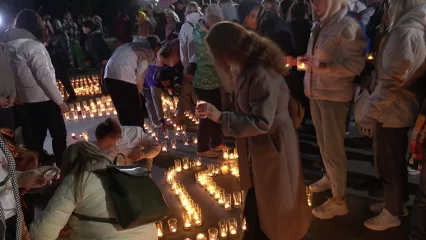 Полторы тысячи нижнекамцев из горящих свечей выложили слово «Победа»