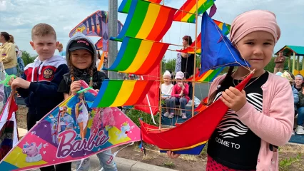 В Нижнекамске дети запустили в небо 60 воздушных змеев - НТР 24