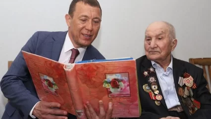 Рамиль Муллин поздравил с наступающим праздником Победы ветерана Зинура Давляткирова