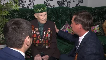 В Нижнекамске устроили концерт для 98-летнего ветерана Великой Отечественной войны