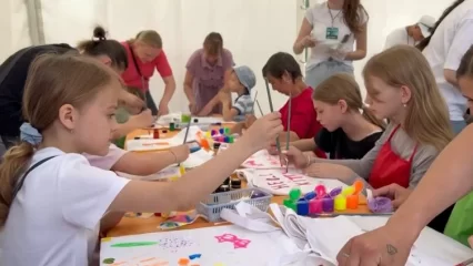 Мастер-классы, викторина, воздушные змеи: в Нижнекамске СИБУР организовал детский праздник на День химика