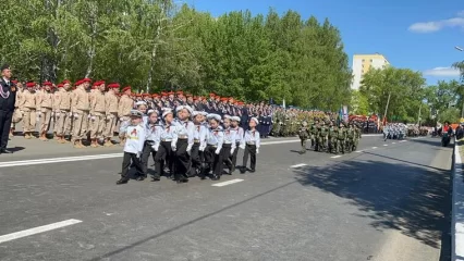 Юные нижнекамцы приняли участие в параде Победы - НТР 24