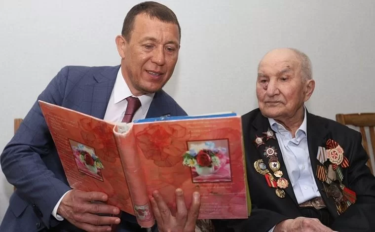 Рамиль Муллин поздравил с наступающим праздником Победы ветерана Зинура Давляткирова