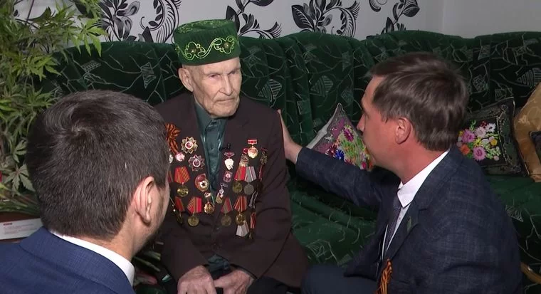 В Нижнекамске устроили концерт для 98-летнего ветерана Великой Отечественной войны