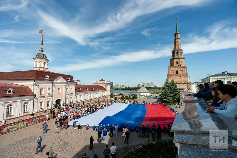 В Казани развернули самый большой в Татарстане флаг России – видео
