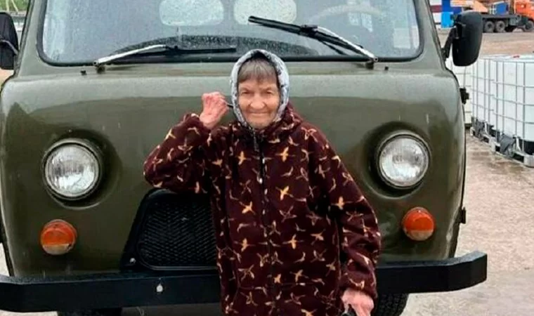 Бабушка из Татарстана отправила в зону спецоперации УАЗик с оригинальным посланием