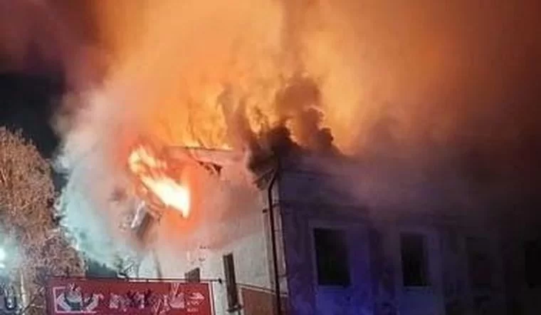 Ночью в Чистополе горело здание бывшей мебельной фабрики