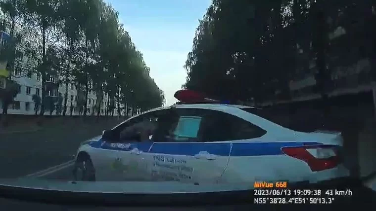 В Нижнекамске автомобиль ГИБДД попал в аварию