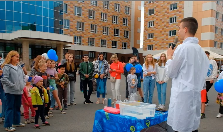 На Дне молодежи нижнекамцы приняли участие в химическом шоу с жидким азотом