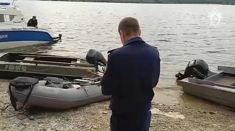 На Волге в Татарстане лодка столкнулась с баржами, один человек погиб