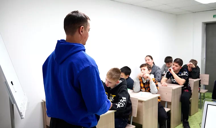 Нижнекамские волонтеры обучают детей-инвалидов операторскому мастерству
