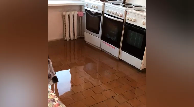 В нижнекамском общежитии ночью произошел потоп