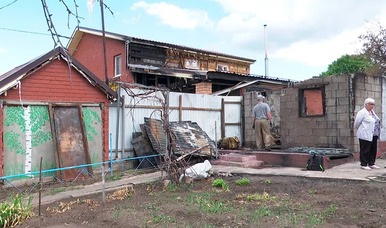 У нижнекамских пенсионеров сгорел дом, который они строили 12 лет