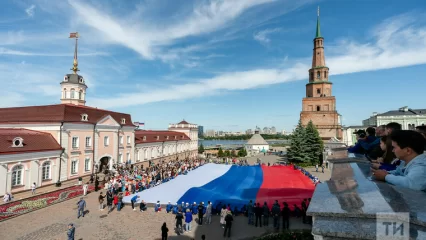 В Казани развернули самый большой в Татарстане флаг России – видео
