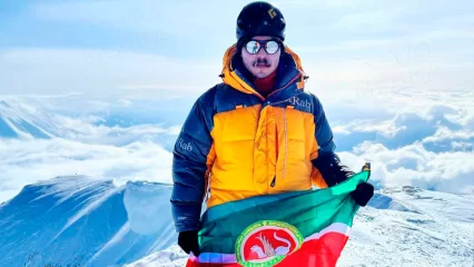 Татарстанец поднял флаг республики на высочайшую гору в Северной Америке