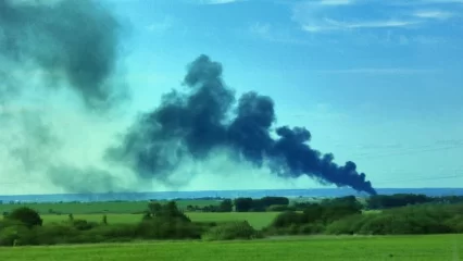 Причиной черного дыма, который виднелся в Нижнекамске, стал пожар в селе Бетьки