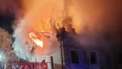 Ночью в Чистополе горело здание бывшей мебельной фабрики