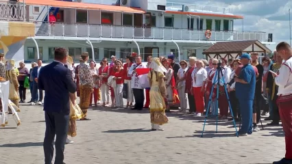 В Нижнекамск прибыл теплоход с участниками фестиваля «Волга — река мира»
