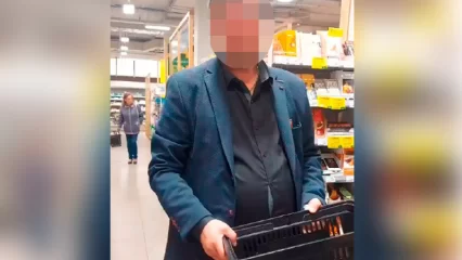 В Нижнекамске охранник магазина притворился покупателем после того, как потрепал мальчика за ухо