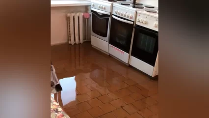 В нижнекамском общежитии ночью произошел потоп