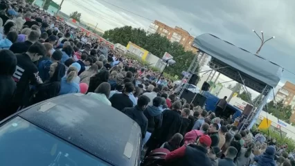 В Нижнекамске толпа участников розыгрыша заполнила парковку ТЦ - НТР 24