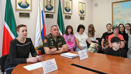 В военкомате Татарстана устроили телемост для семей мобилизованных с их родными в зоне СВО