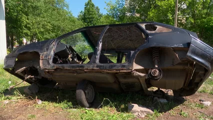 В Нижнекамске владелец убрал авто после сюжета НТР 24 о том, что бесхозные машины растаскивают на запчасти