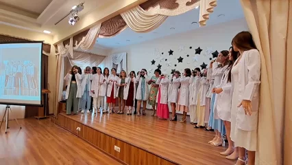 В Нижнекамске 11 выпускниц группы медсестёр получили красные дипломы