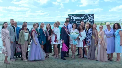 На набережной в Нижнекамске состоялся выпускной бал