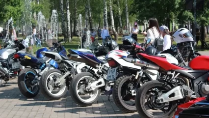 В Нижнекамске детей прокатили на мотоциклах по парку «СемьЯ»