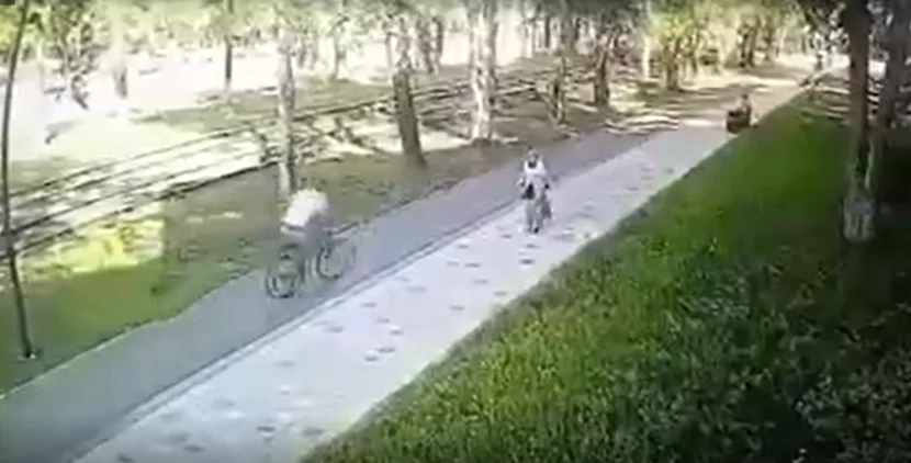 В Нижнекамске велосипедист сбил пенсионерку и скрылся
