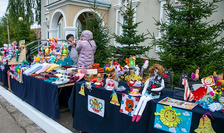 В Нижнекамске собирают поделки на ярмарку для помощи мобилизованным