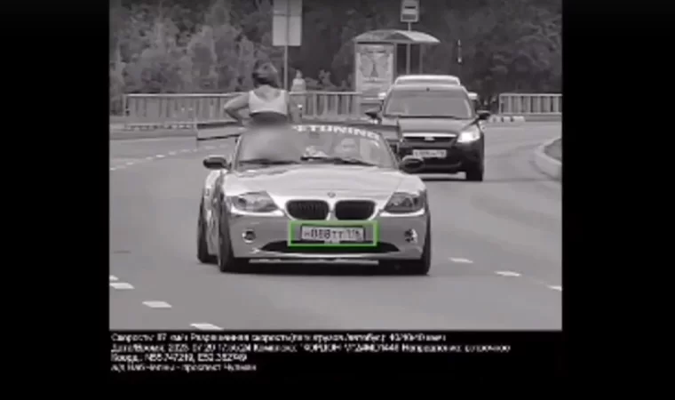 В Татарстане пара на иномарке специально превысила скорость ради фото с дорожной камеры