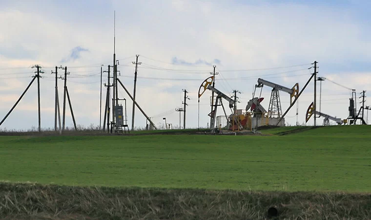 В Татарстане нефтью залило почти 200 кв. метров земли