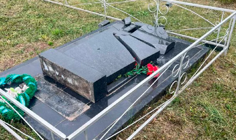Разгромили кладбище: в Татарстане неизвестные поломали 29 могильных памятников