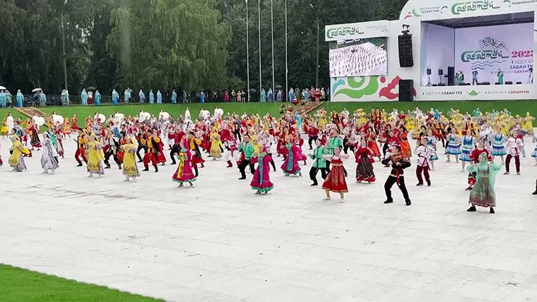 Традиционные блюда, танцы, корэш: как в Нижнем Новгороде отметили первый Волжский Сабантуй